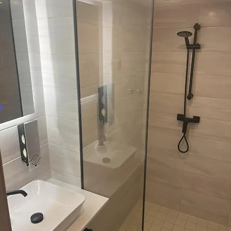 Cozy Aisa דירה